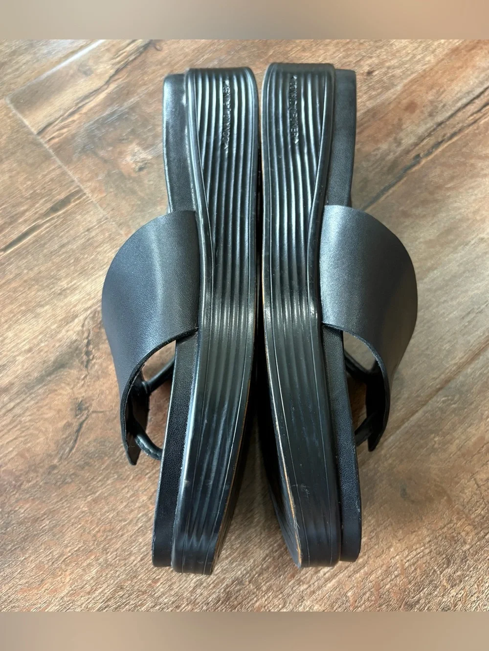 Donald J Pliner Fifi Women 9.5 M Black Leather Platform Toe Loop Sandals